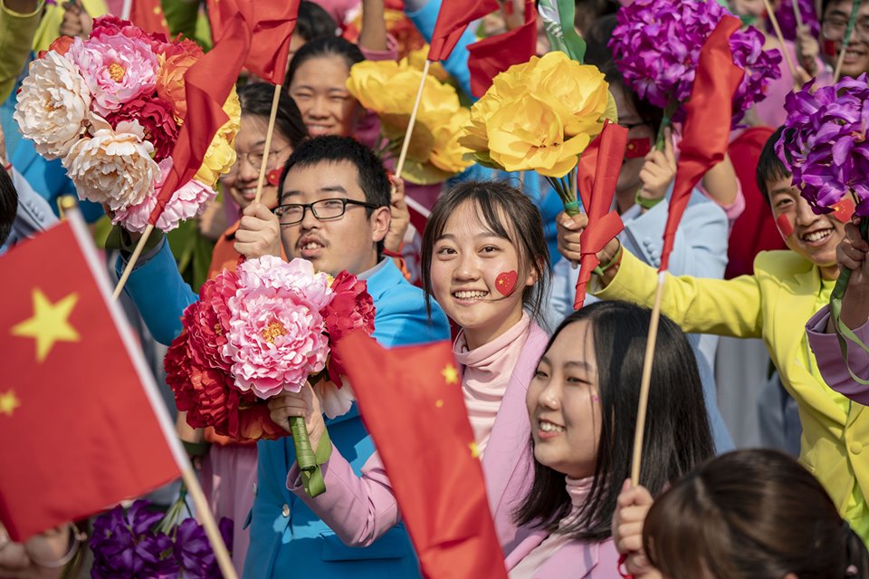 السعادة تغمر الشعب الصيني بمناسبة الاحتفال بالذكرى السبعين لتأسيس جمهورية الصين الشعبية 